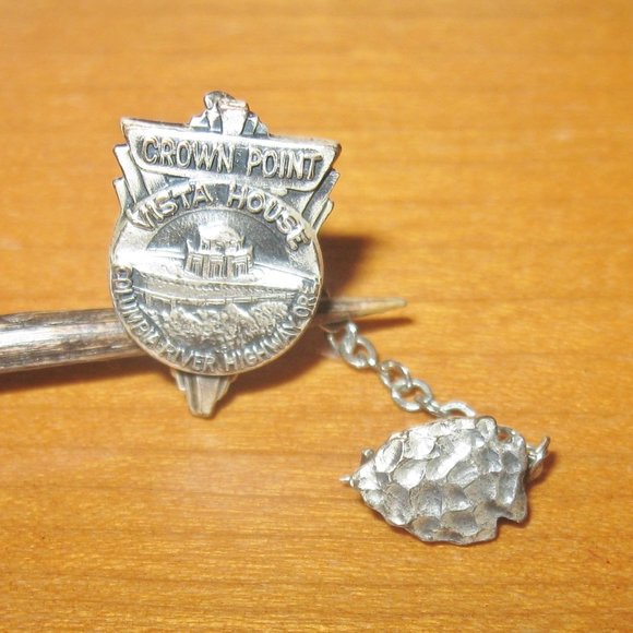 Vintage Crown Point Vista House Columbia River Highway Oregon Souvenir Lapel Pin - Picture 1 of 6
